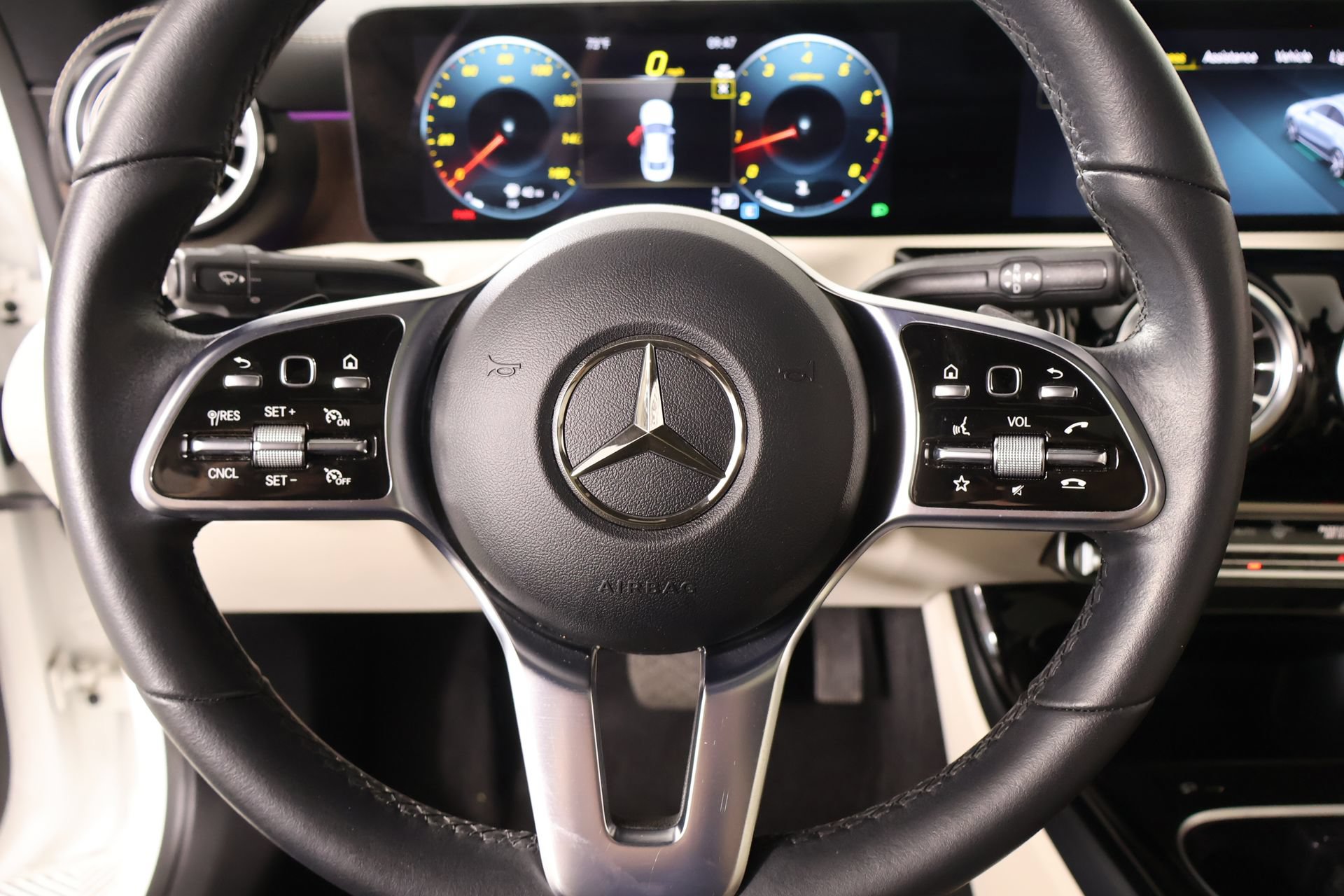 Used 2023 Mercedes-Benz CLA 250 4MATIC image 3