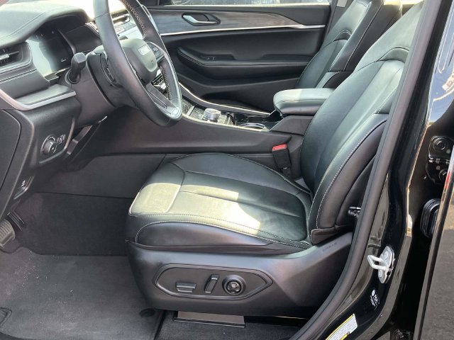 Used 2022 Jeep Grand Cherokee L Limited AWD/4WD image 13