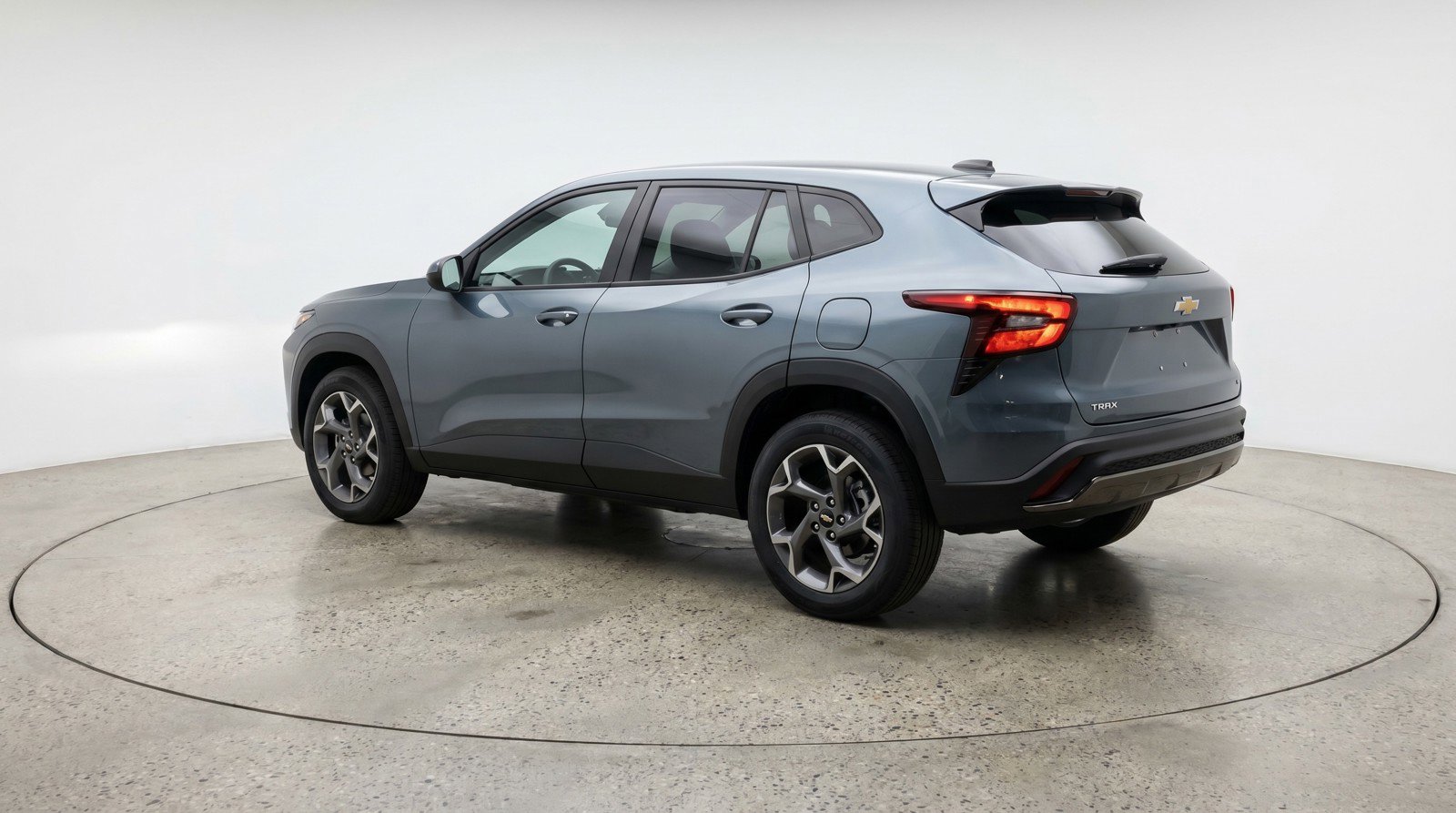 Used 2025 Chevrolet Trax LT FWD image 6