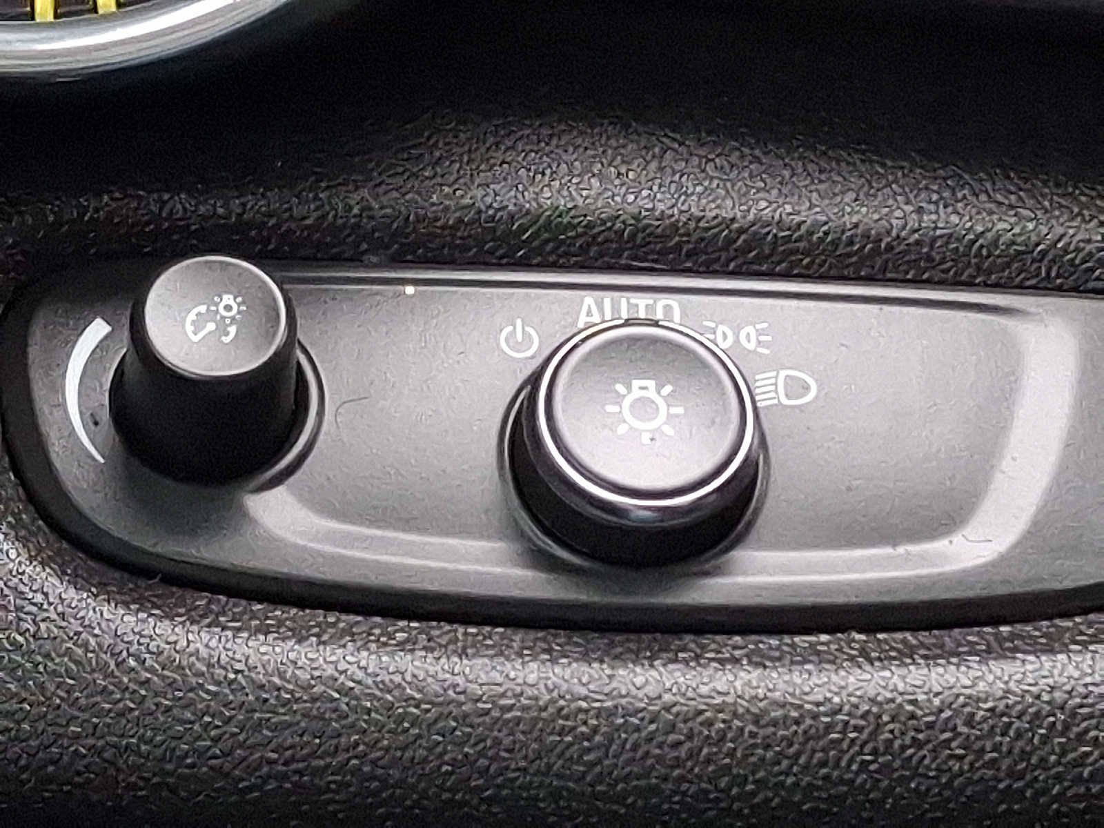 Certified 2024 Chevrolet Trax LT w/ Driver Confidence Package image 23