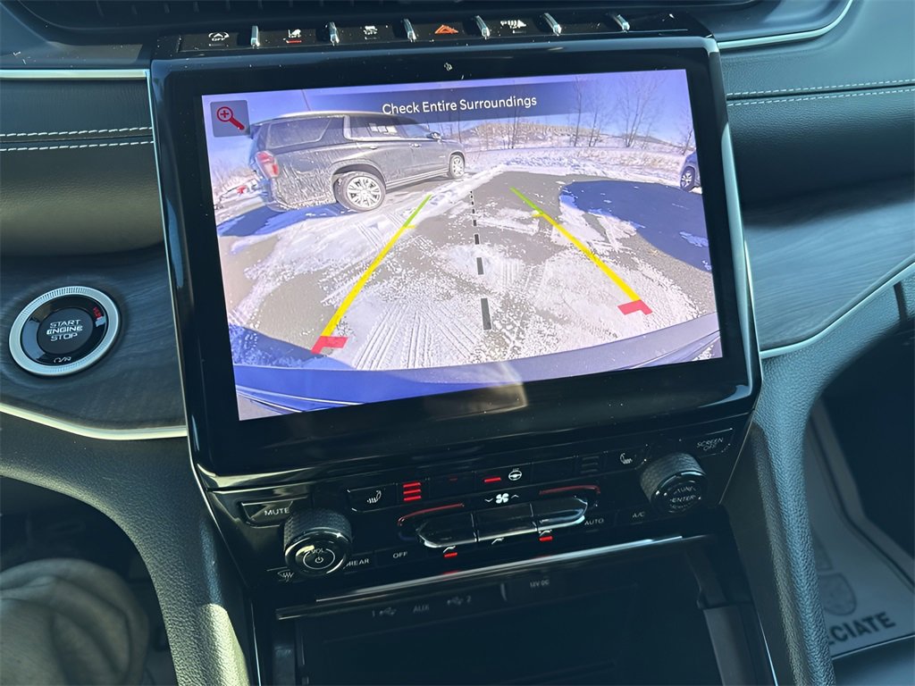 Used 2023 Jeep Grand Cherokee Limited w/ Black Appearance Package image 25