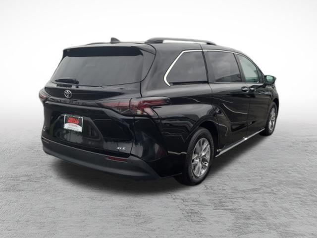 Certified 2026 Toyota Sienna XLE FWD image 7