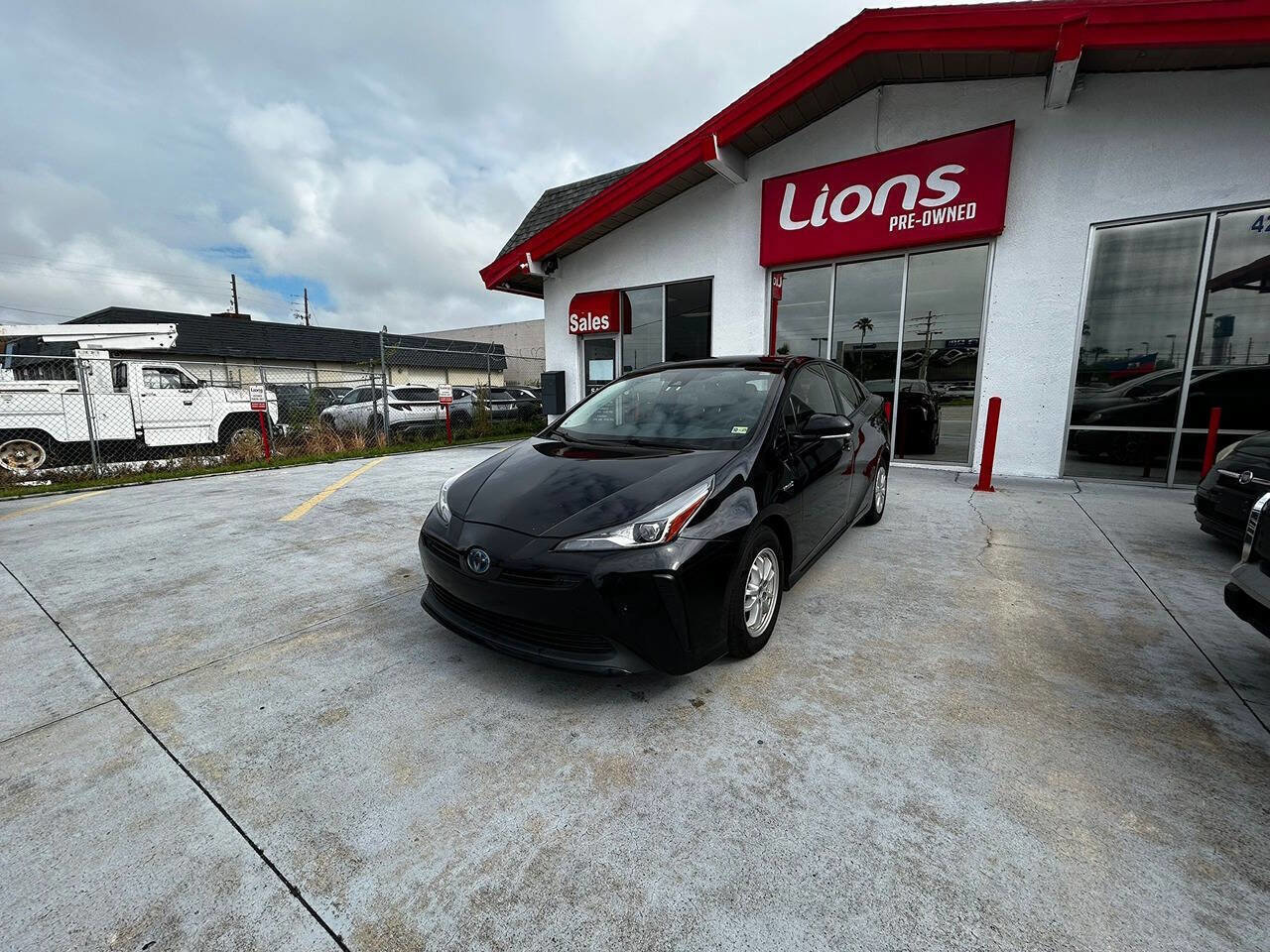 Used 2020 Toyota Prius LE FWD image 3
