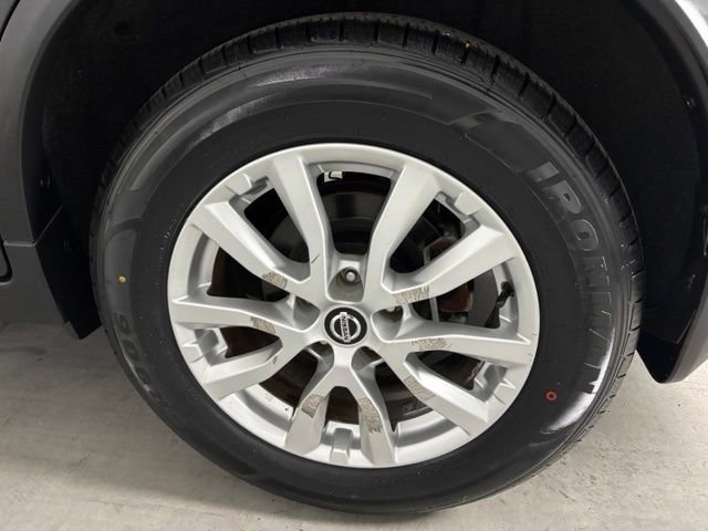 Used 2018 Nissan Rogue SV w/ Premium Package FWD image 8
