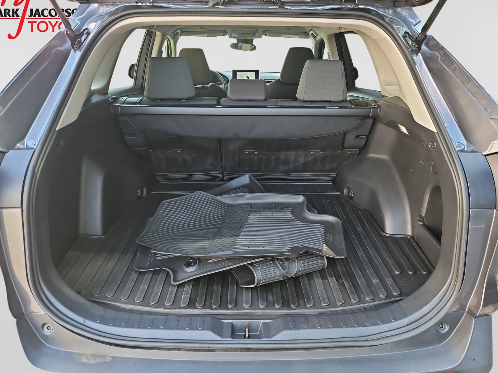 Used 2023 Toyota RAV4 XLE FWD image 13