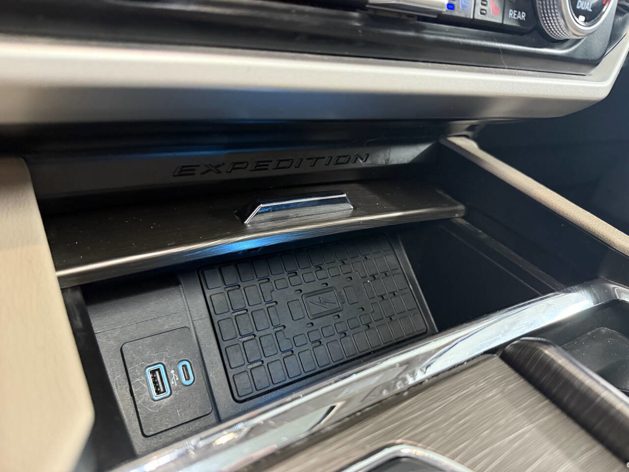 Used 2024 Ford Expedition Max Limited image 18