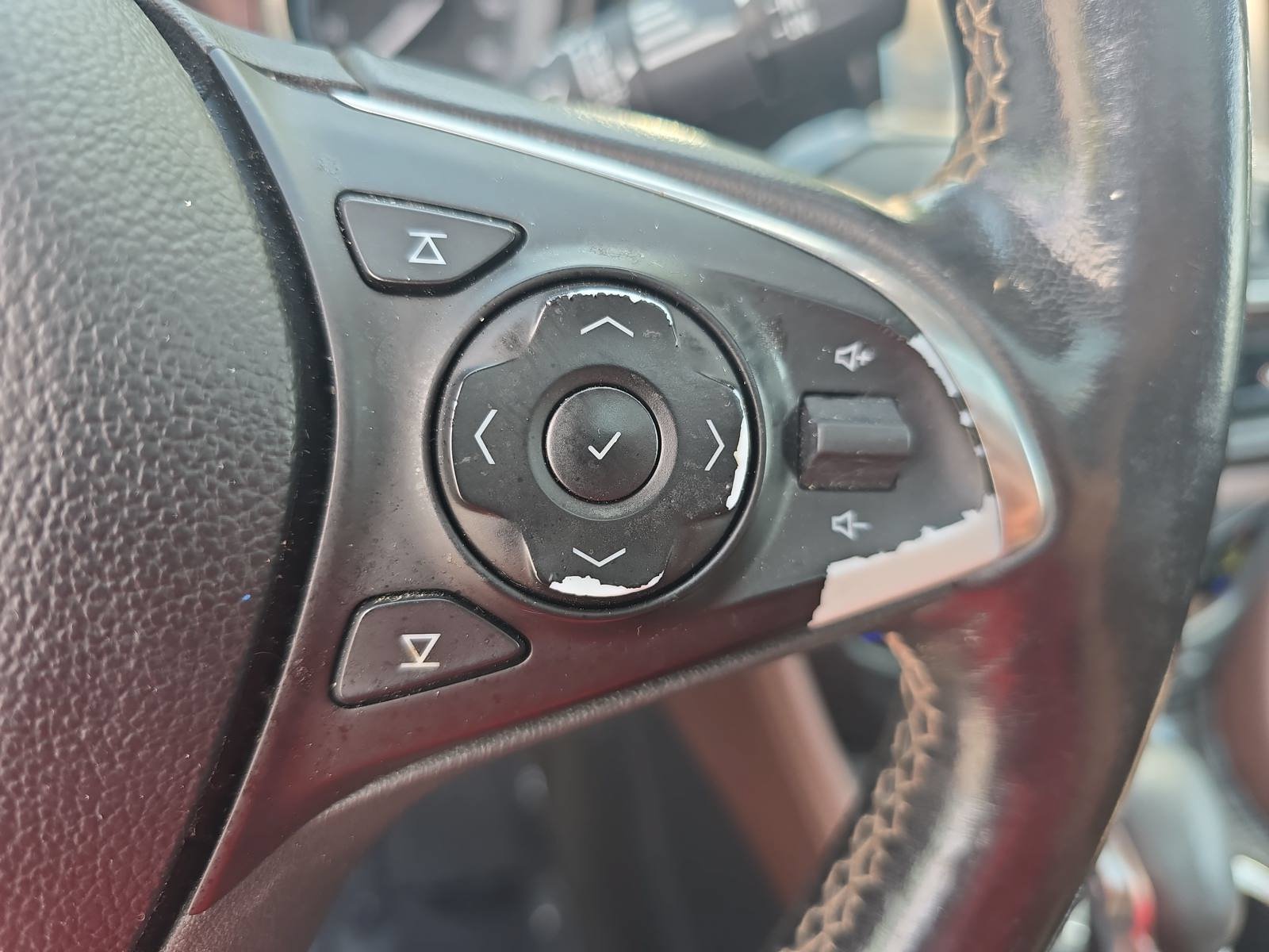 Used 2017 Buick Envision Essence w/ LPO, Cargo Package FWD image 17