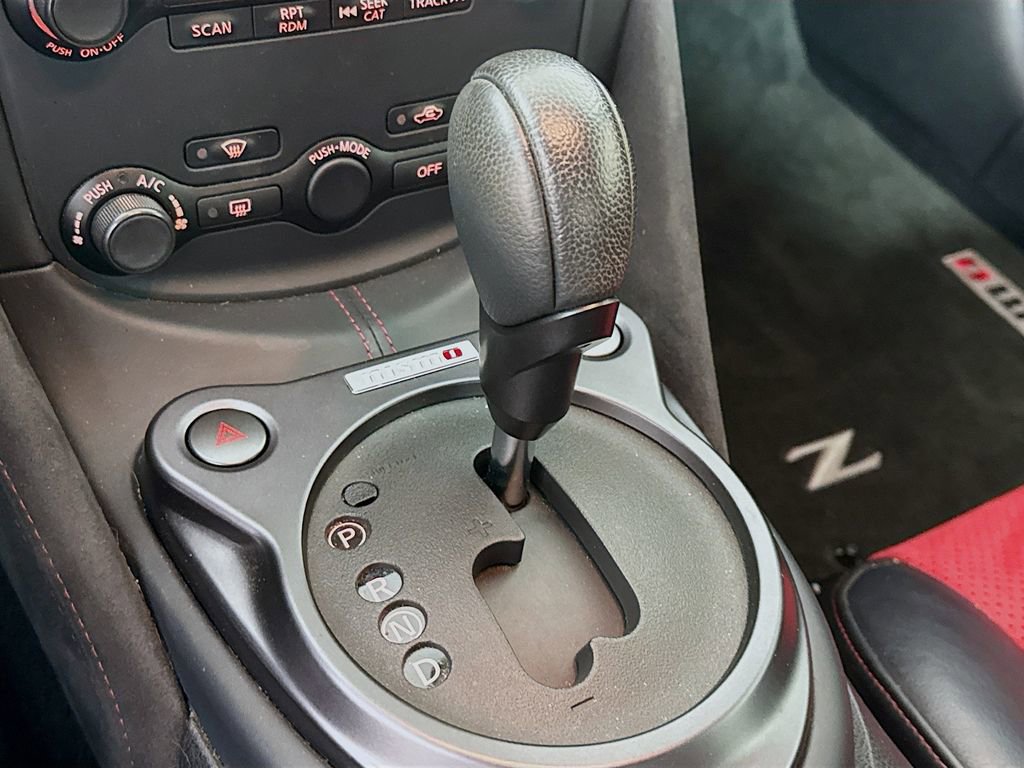 Used 2015 Nissan 370Z NISMO image 17