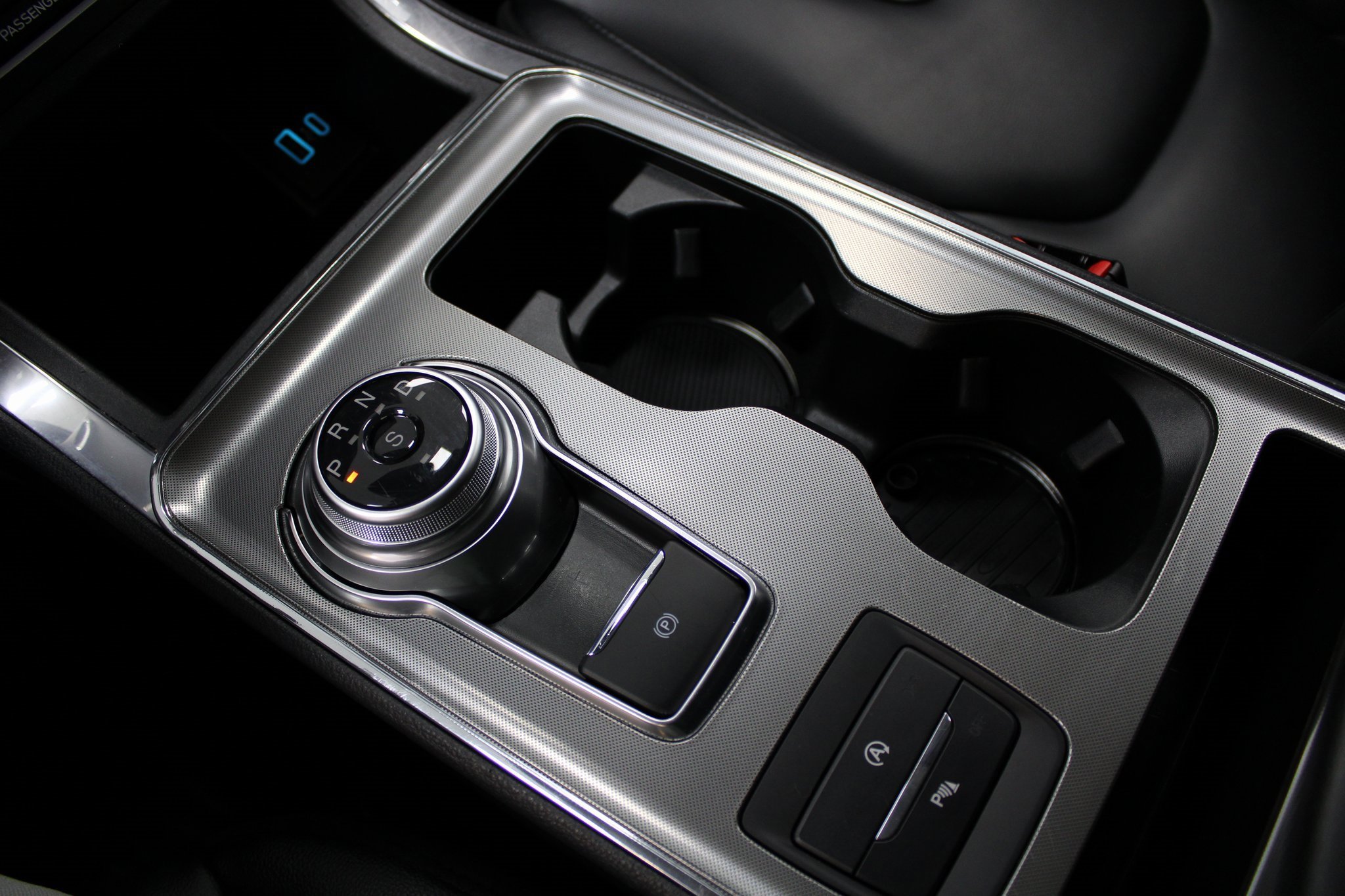 Used 2024 Ford Edge Titanium image 37