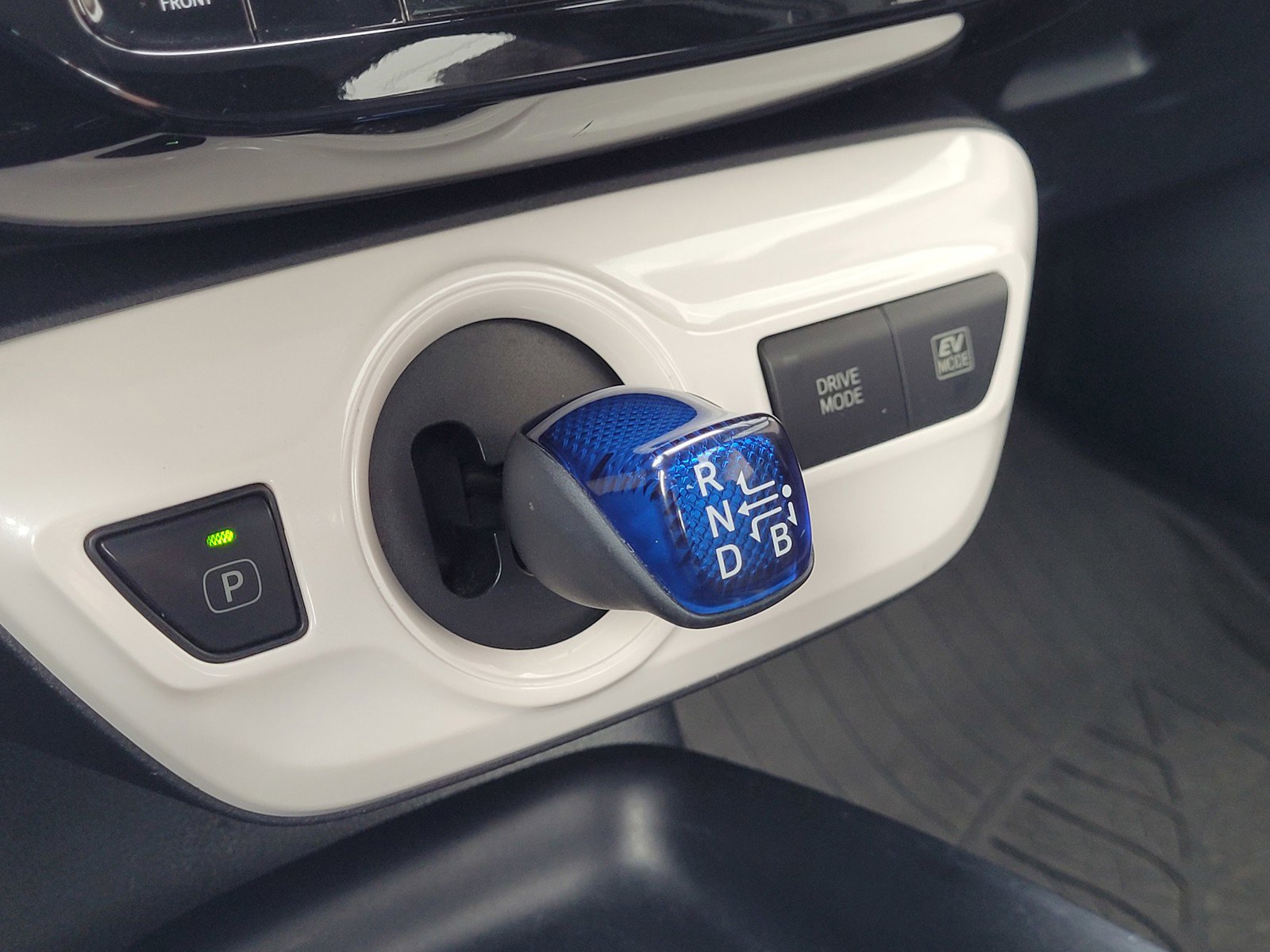 Used 2017 Toyota Prius Two image 16