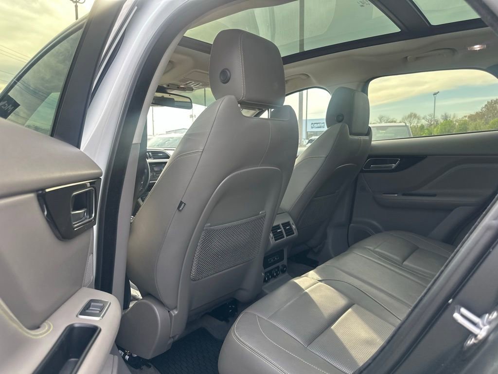 Used 2018 Jaguar F-PACE R-Sport image 11