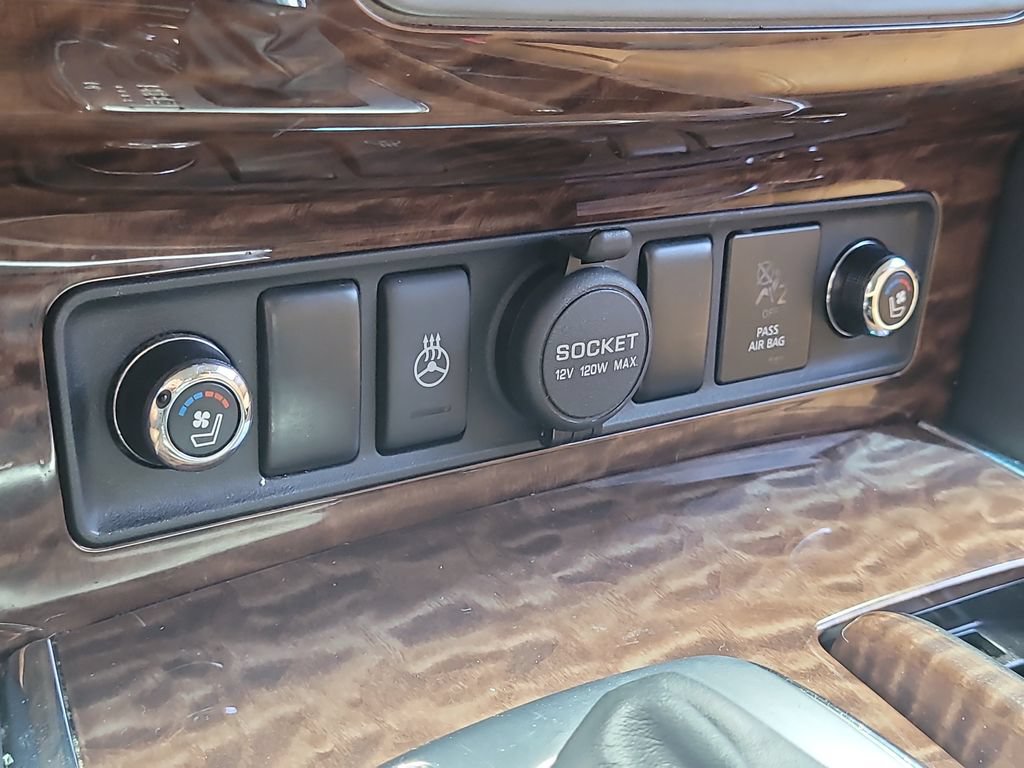 Used 2017 Nissan Armada Platinum w/ Captain Seat Package RWD image 27