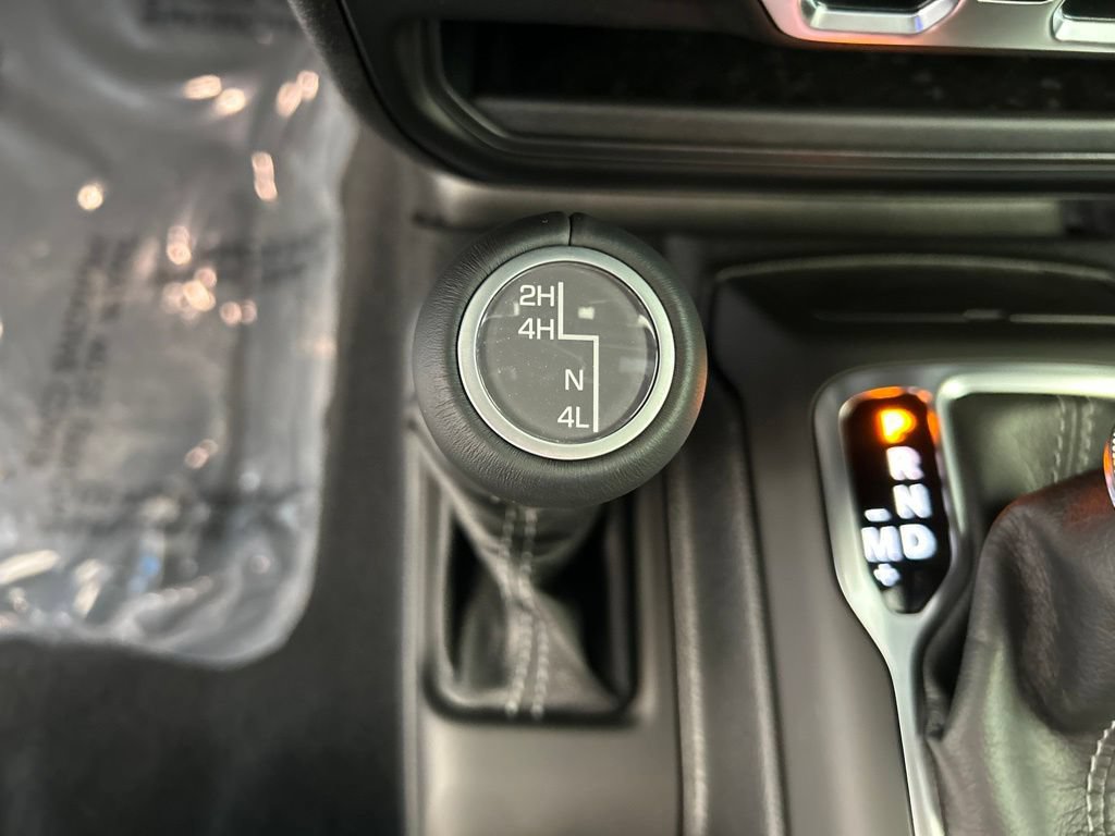 Used 2025 Jeep Wrangler Unlimited Sahara AWD/4WD image 52