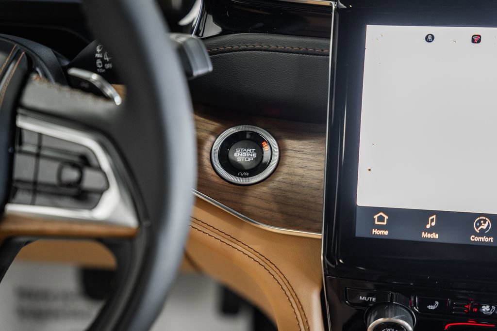 New 2025 Jeep Grand Cherokee Summit image 26