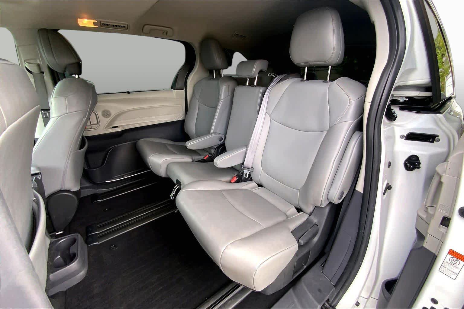 Used 2022 Toyota Sienna XLE FWD image 20
