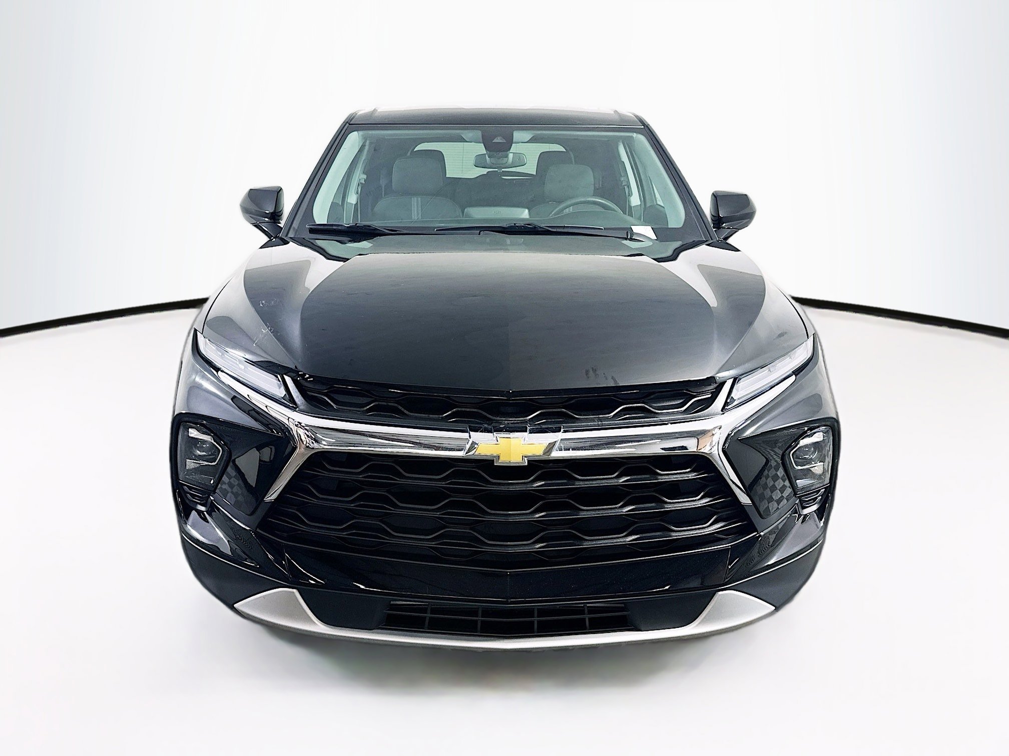 Used 2023 Chevrolet Blazer LT image 2