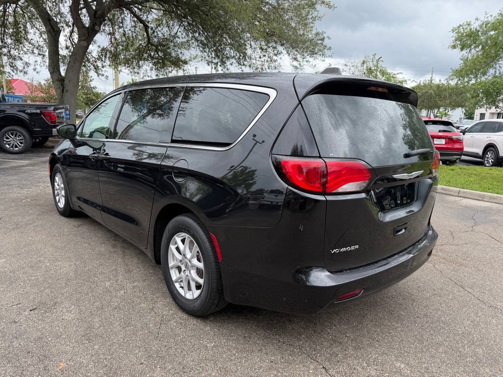Used 2023 Chrysler Voyager LX FWD image 4