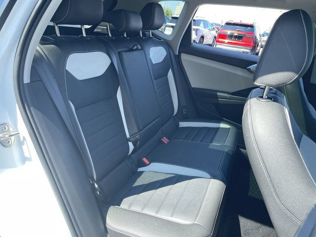 Used 2025 Volkswagen Taos SEL AWD/4WD image 27
