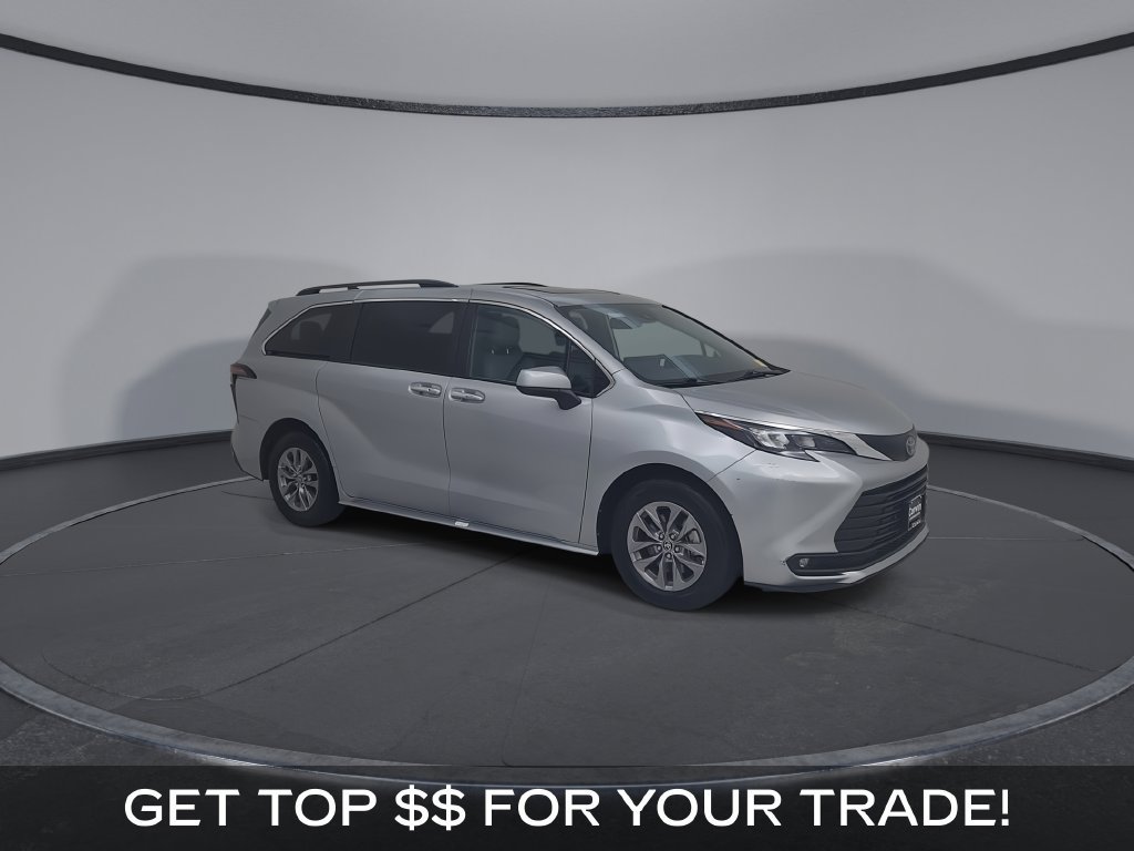 Used 2025 Toyota Sienna XLE FWD image 2