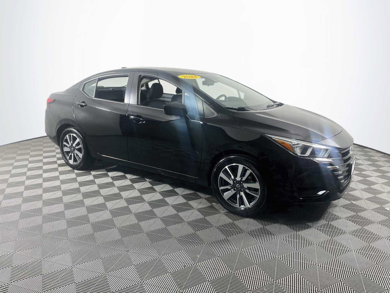 Used 2024 Nissan Versa SV FWD image 3