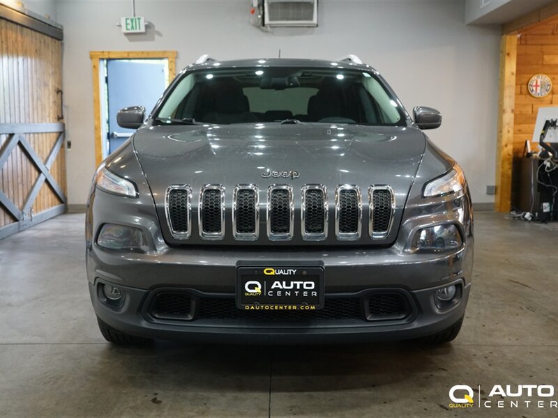 Used 2016 Jeep Cherokee Latitude w/ Comfort & Convenience Group AWD/4WD image 2