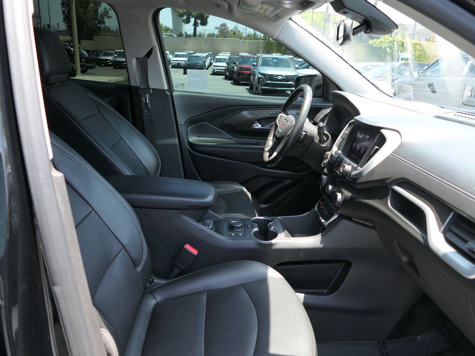Used 2022 GMC Terrain SLT w/ Tech Package FWD image 27