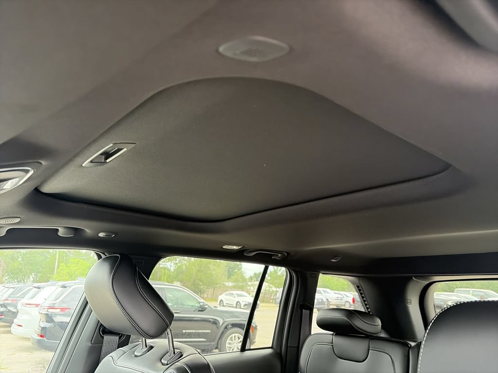New 2026 Jeep Grand Cherokee Altitude RWD image 30