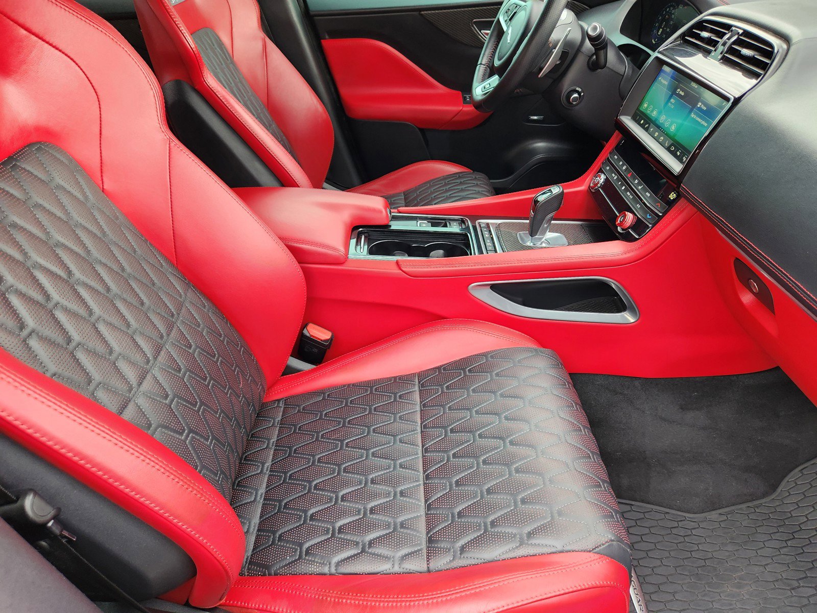 Used 2020 Jaguar F-PACE SVR image 12