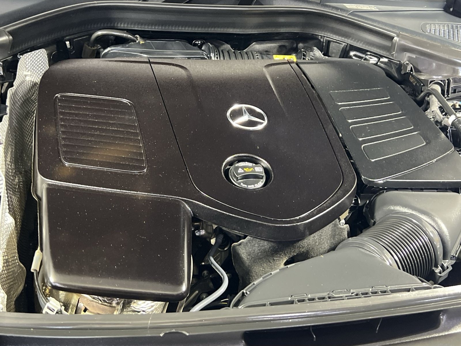 Used 2023 Mercedes-Benz GLC 300 4MATIC image 29