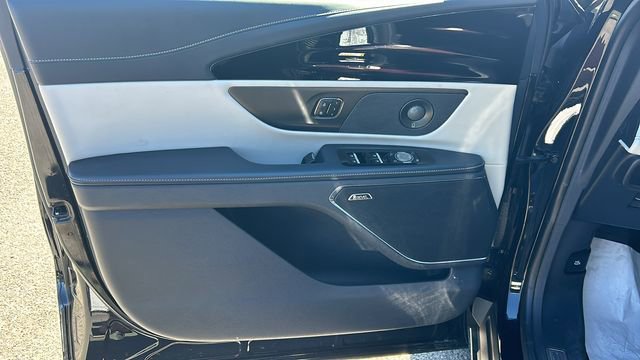 Used 2024 Lincoln Nautilus Reserve w/ Equipment Group 202A image 16