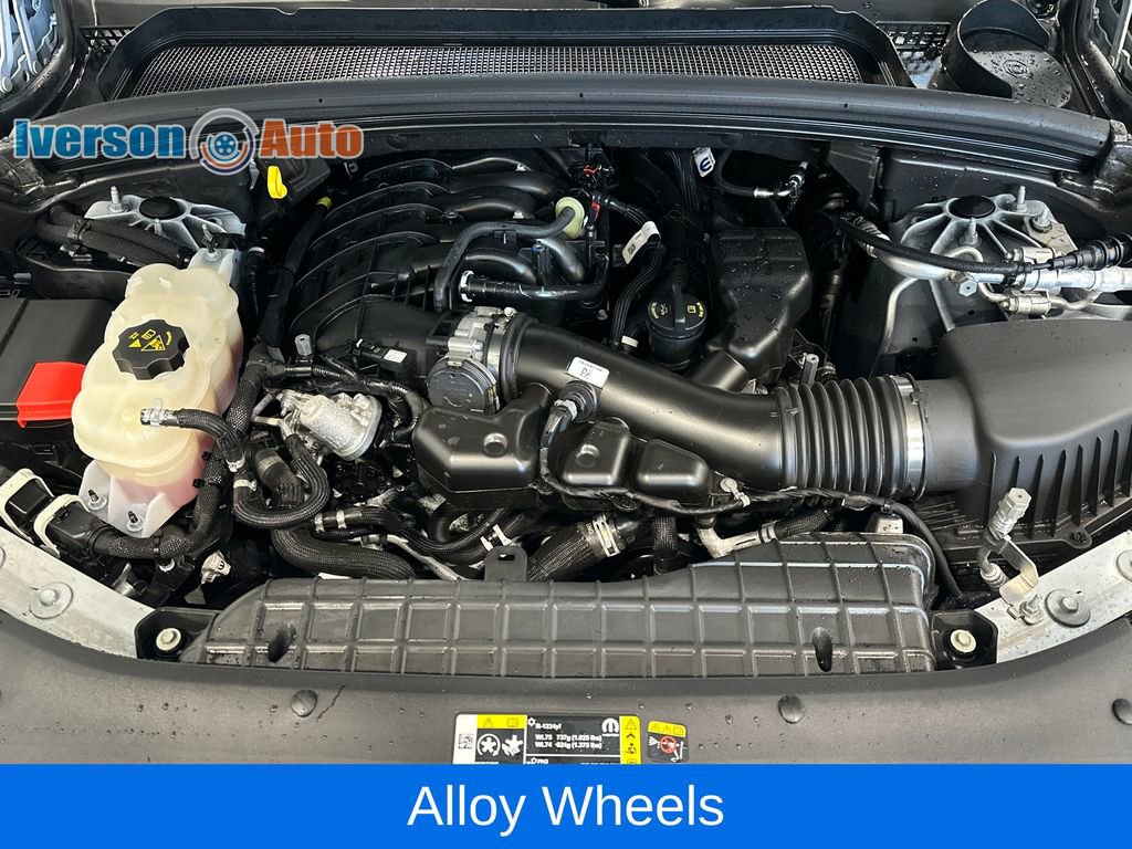 Used 2025 Jeep Grand Cherokee Altitude AWD/4WD image 13