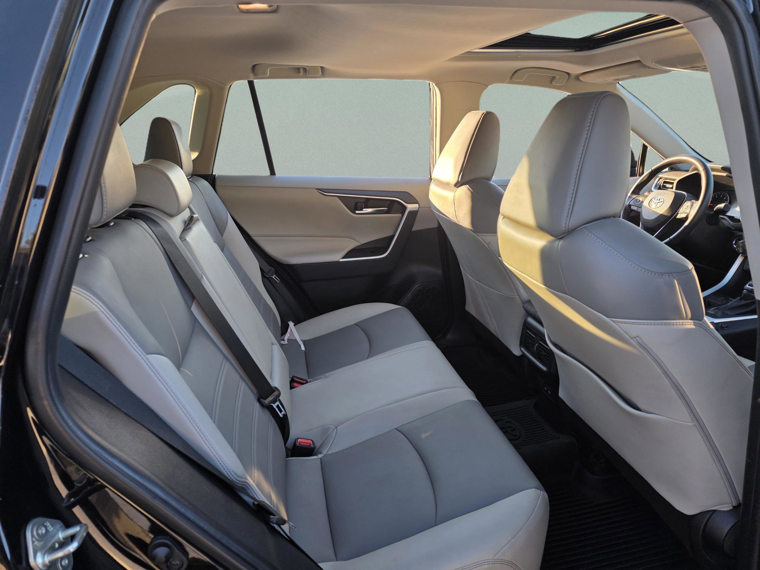 Used 2020 Toyota RAV4 XLE Premium image 20