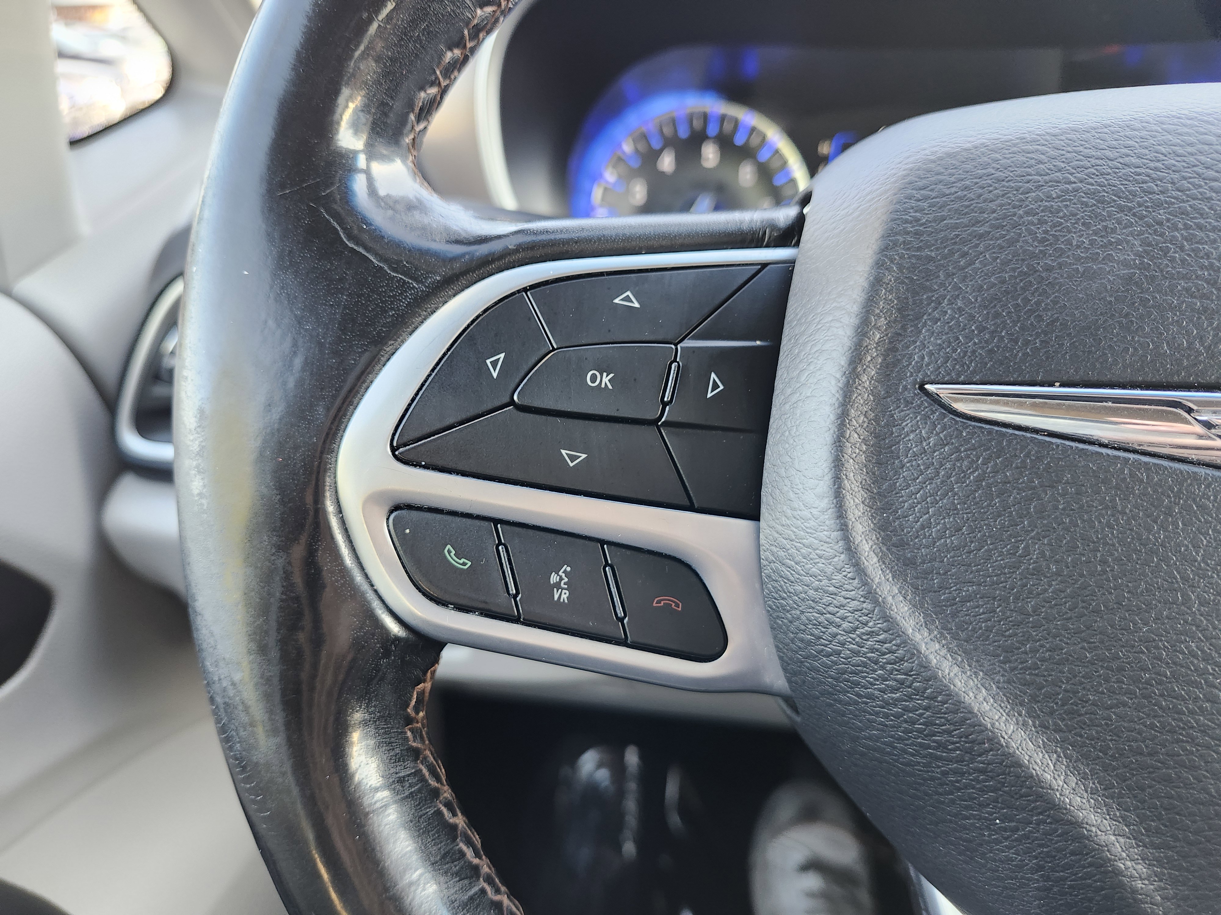 Used 2019 Chrysler Pacifica Touring-L FWD image 31