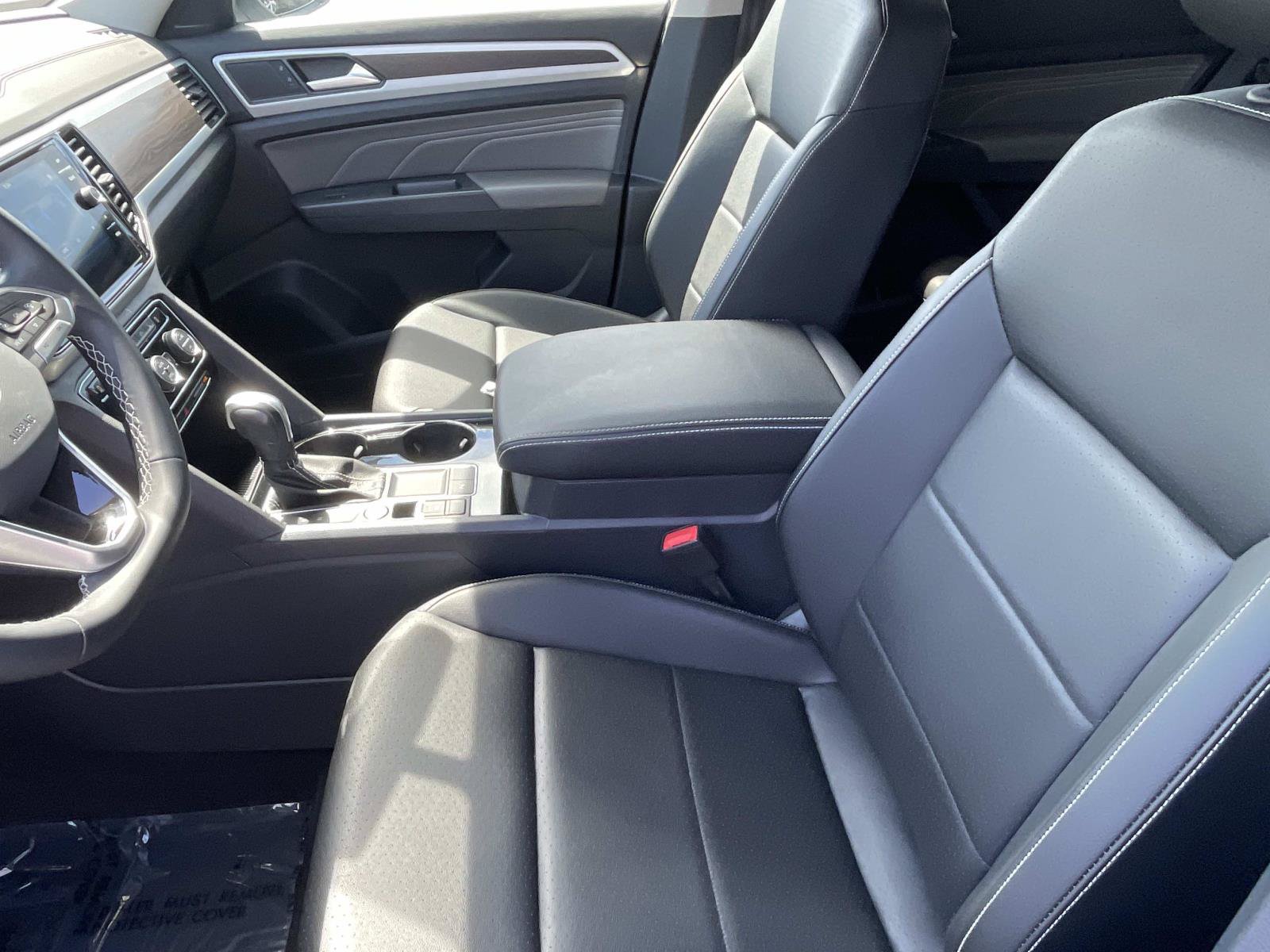 Certified 2023 Volkswagen Atlas SE w/ Black Wheel Package FWD image 22