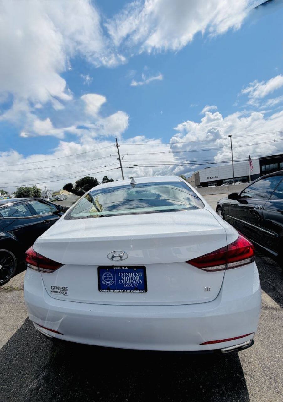 Used 2016 Hyundai Genesis 3.8 RWD image 4