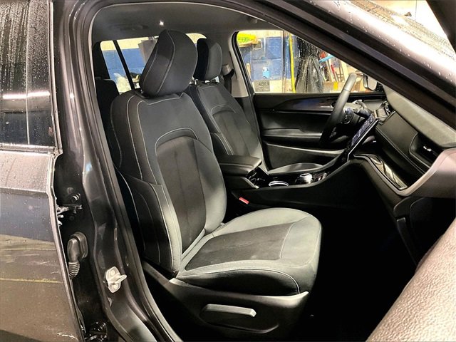 Used 2022 Jeep Grand Cherokee L Laredo w/ Luxury Tech Group I image 7