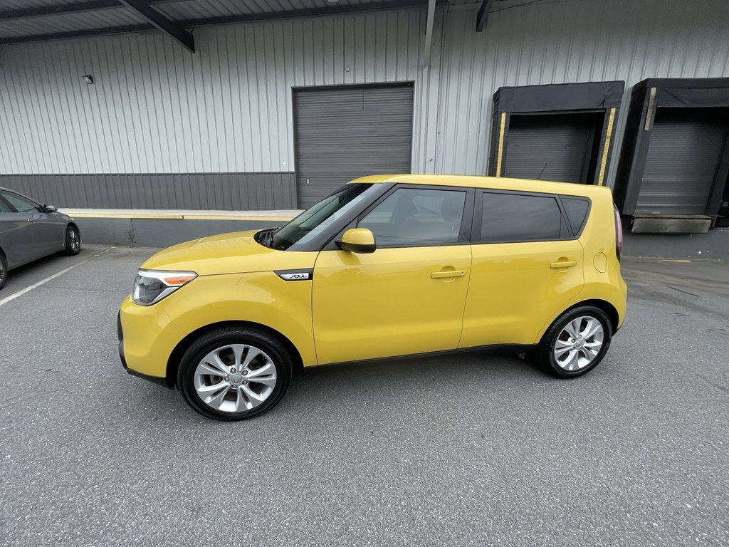 Used 2016 Kia Soul + image 2