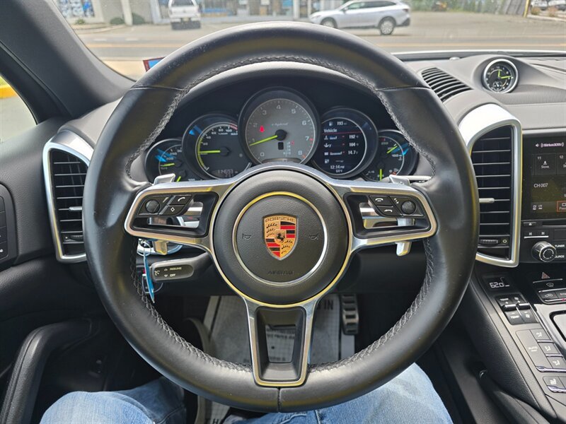 Used 2018 Porsche Cayenne S Platinum AWD/4WD image 6