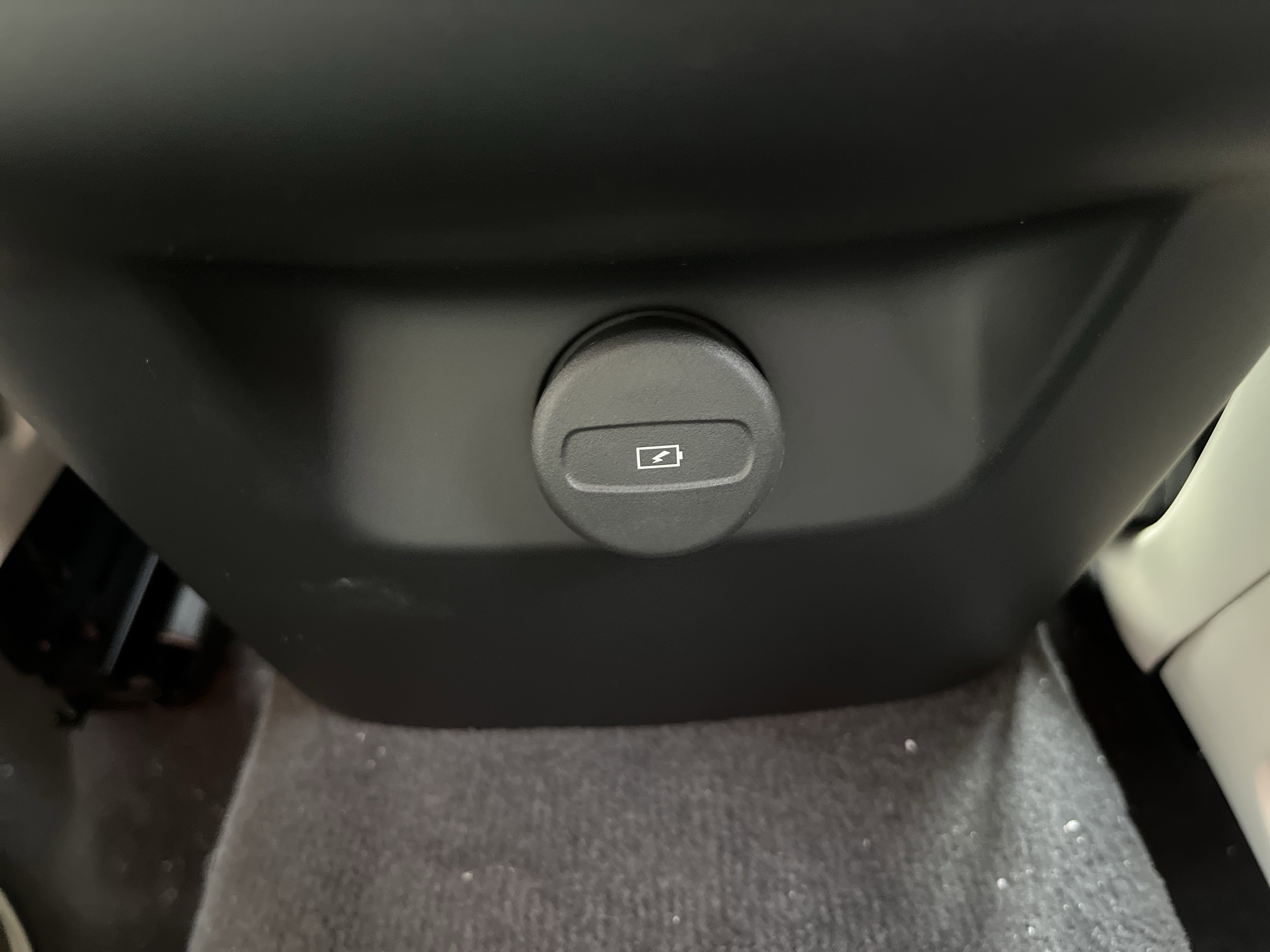 New 2026 Volvo XC60 B5 Ultra w/ Protection Package Premier image 13