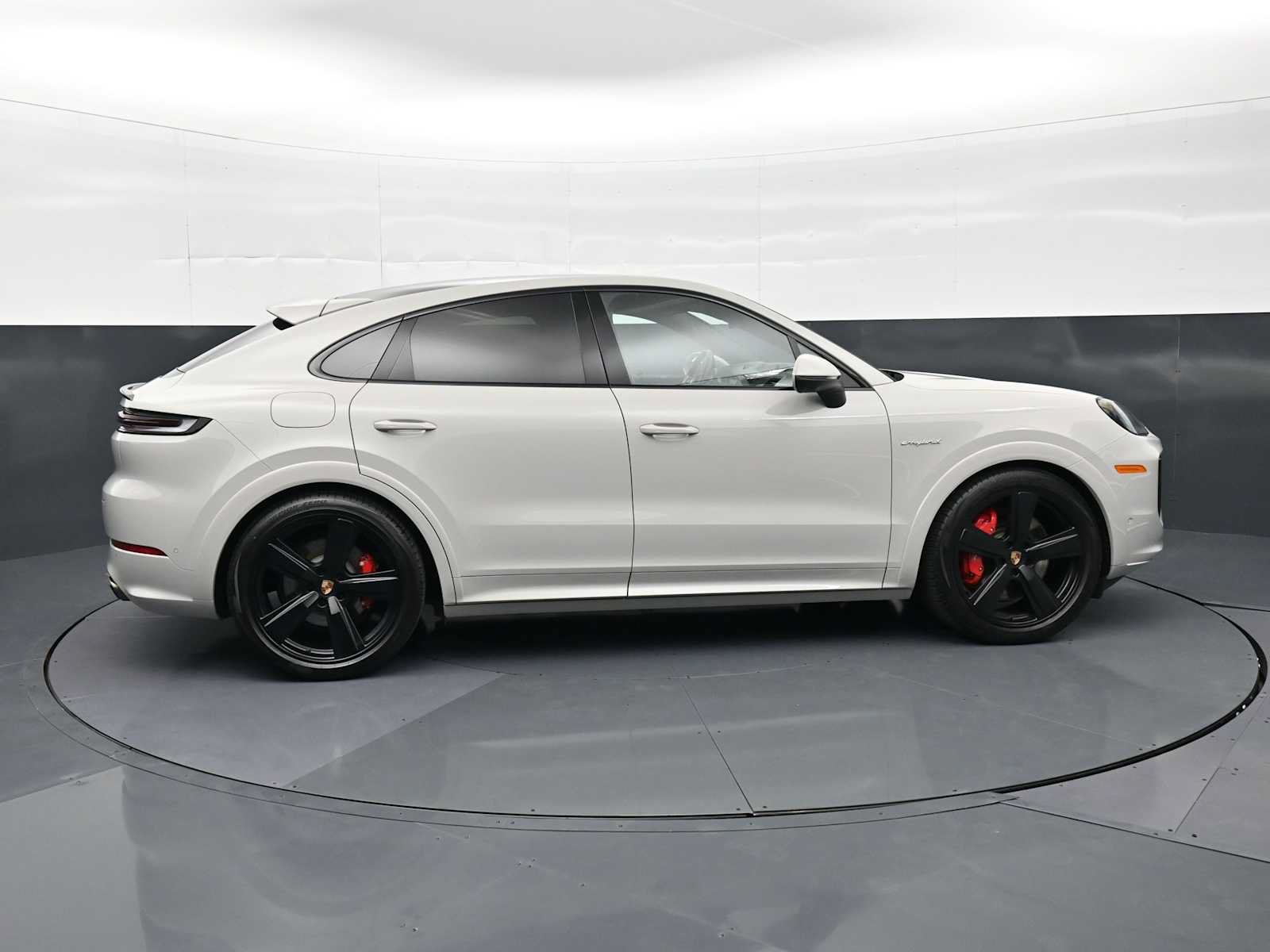 Certified 2025 Porsche Cayenne S AWD/4WD image 28