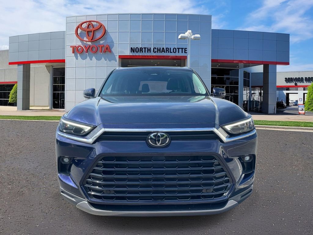 Used 2024 Toyota Grand Highlander AWD image 3