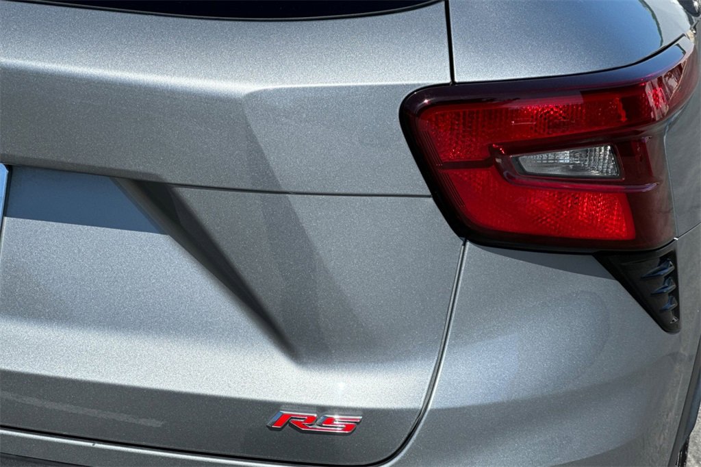Used 2024 Chevrolet Trax RS w/ Sunroof Package image 24