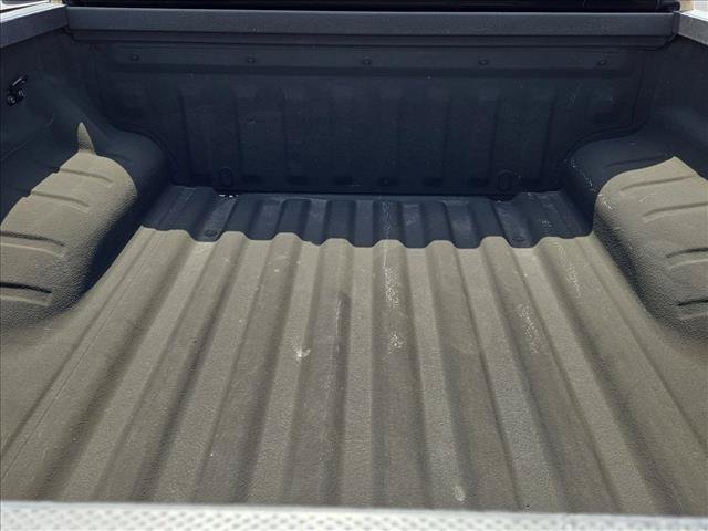 Used 2022 Nissan Frontier SV w/ Technology Package RWD image 6