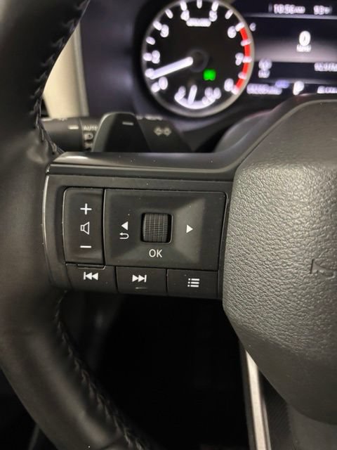 Used 2025 Nissan Rogue SV AWD/4WD image 16