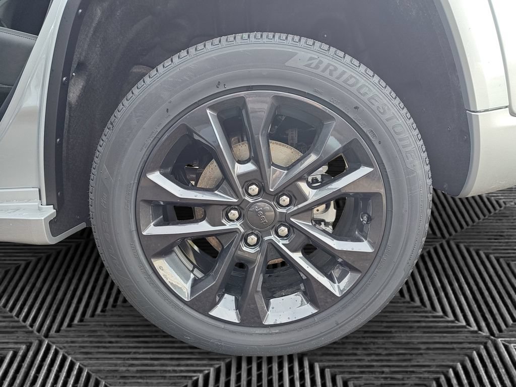 Used 2026 Jeep Grand Cherokee Limited AWD/4WD image 14