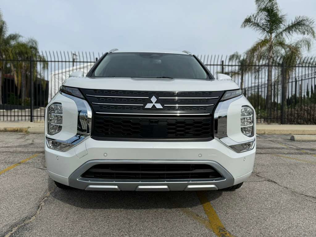 Used 2022 Mitsubishi Outlander SEL image 4