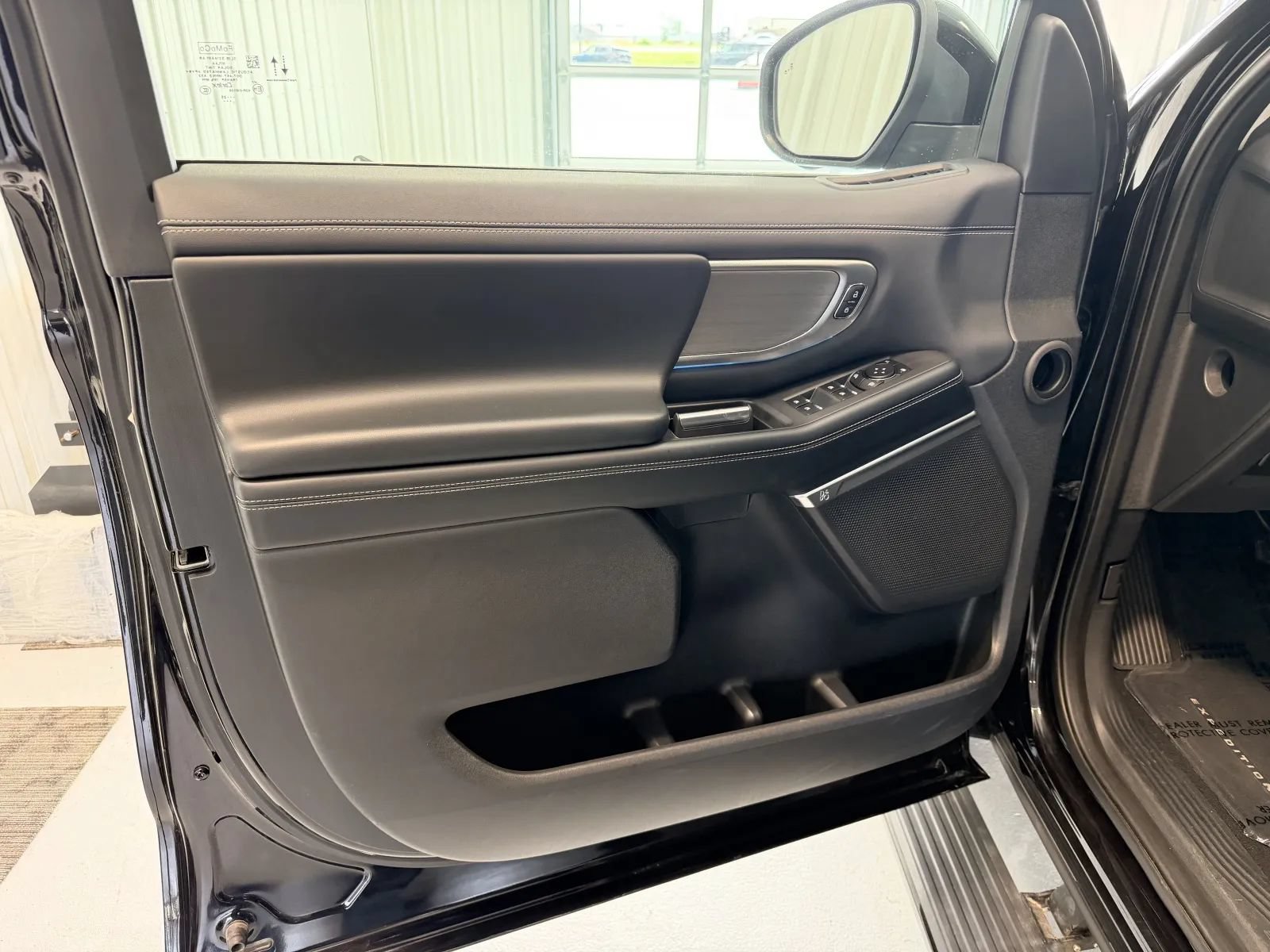 Used 2025 Ford Expedition Platinum AWD/4WD image 8