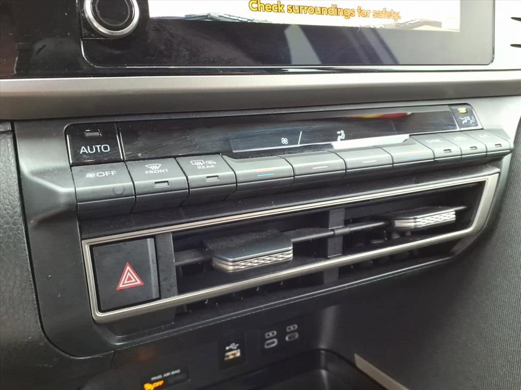 Used 2025 Toyota Camry LE image 31