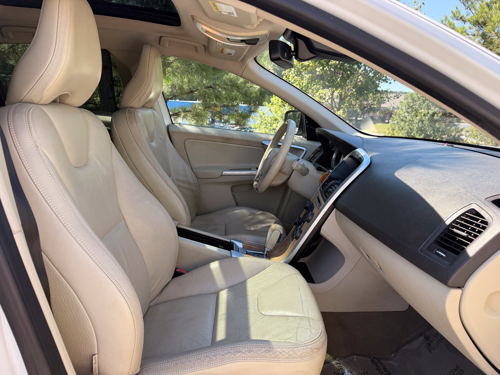 Used 2011 Volvo XC60 T6 AWD/4WD image 34