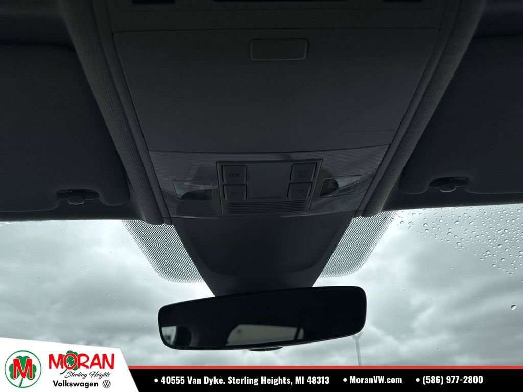 Used 2023 Volkswagen Tiguan SE AWD/4WD image 32